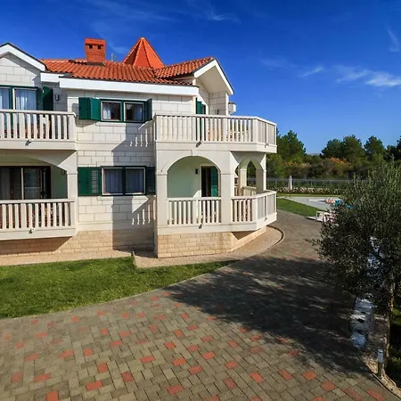 Dream Villa *